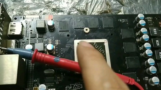 AMD r9 370 显卡，打上驱动黑屏，网友自己修过没有弄好。