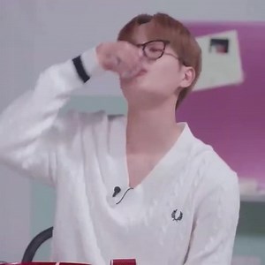 152 reactions | [VID] DINGO - AB6IX's Chart-In Karaoke Cuối cùng thì...