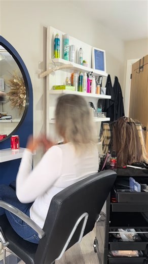 Mesh integration in 15 seconds ⏳ So what is Mesh integration 👇 Mesh integration is a non-surgical hair replacement technique used mostly for people with thinning hair or patchy hair loss (like from alopecia, stress, or hormonal changes). A breathable mesh base is custom-fitted to the person’s scalp and secured to their existing hair or sometimes to the scalp itself (depending on the method). We use a topper and customise with weft which are carefully attached to the mesh to blend seamlessly wit