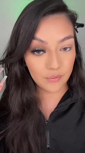 Glittery Smokey eye tutorial 😍✨✨✨✨✨✨✨✨ Used @NYX Professional Makeup glitter primer and glitter shade “Bronze” @Lilly Lashes in style “Mykonos lite” use code “SITEWIDE” and “GTORRES” to save even more ❤️ Asa gray contacts from @Just4kira use code “G.torres20” #eyeshadowtutorial #easyeyeshadowtutorials #smokeyeyemakeuplook #smokeyeyeshadowtutorial #makeuptutorial #tutorials