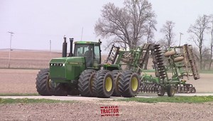 John Deere 8960 tractor on the move. | Big Tractor Power