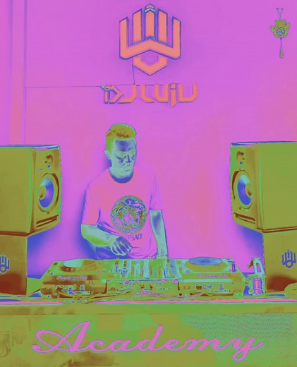 2 Thế Giới - Remix DJ Wiu Đặc Sắc