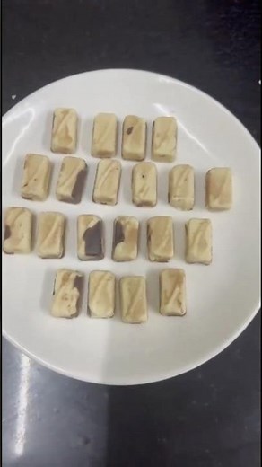 How to Make Molded Chocolate | Easy DIY Chocolate Shapes #howto #Moltedchocolate #chefsofinstagram