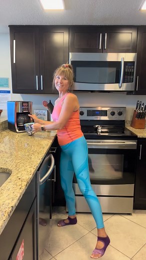 ☝️This little routine takes less than 3 minutes - and it works strength, bone health, mobility, posture, and balance. It doesn’t have to be complicated 😉 Sometimes you just need to start - even if it’s at the counter with your coffee ☕️💪🏻 💕When you’re ready for a little more, grab a set of dumbbells (or water bottles) and head over to www.janetosbornefitness.com to start your 7-day FREE TRIAL - full access to Senior, Beginner and All Level classes designed for all of us 50 and beyond gals! x