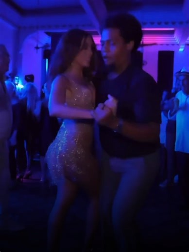 Anitta bailando 🤌🏼 @Manu Dal Santo . . . #anitta #manudalsanto