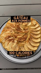 Recette d’un gâteau léger avec la pomme 🍎, le fruit de saison par excellence !🚫Sans Matière Grasse🚫Sans sucres ajoutésPour 8 parts il te faut :- 3 pommes 🍎 🍎 🍎- 1 œuf 🥚- 1 pot de yaourt 0% de 125 g (ou fromage blanc)- 125 g de farine- 1 cas de levure- plein de cannelle !!Étape 1/ préchauffe ton four à 180 degrés.Épluche et coupe en gros cubes deux pommes.Place les dans ton mixer, rajoute l’œuf et le yaourt et mixe le tout (15 secondes vitesse 6)Étape 2/ rajoute 125 g de farine et 1 cas de