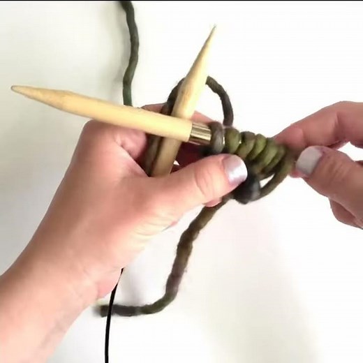 Triangular shawl cast on tutorial for knitting shawls without using a garter tab cast on