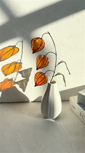 wire art Niko | ○ほおずき○ 久しぶりにほおずきの販売です。 光に当たるととっても綺麗なほおずき🧡 お部屋を明るくしてくれます🤭✨ ご購入は @nikochan0909 プロフィールURL『minne』にて🛒 | Instagram