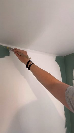 24K views · 5K reactions | They say if you can piss you can paint 辰 But can you piss in a straight line? #paint #painting #paintwarrior #decor #decoration #decoração #design #diy #diyhomedecor #oddlysatisfying #asmr #insta #instagram #instalike #instadaily #instagood #instareels #viral | S McLean Decor | Facebook