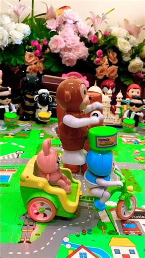 Opa dan shaun the sheep tabuh beduk keliling naik sepeda Labubu