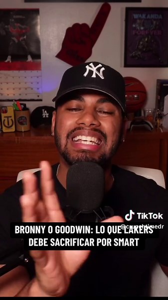 Los Lakers deben maniobrar para poder darle a Marcus Smart los 11M que le ofrecieron, y hoy estuve pensando en opciones reales para que puedan lograrlo sin sacrificar a jugadores que son muy importantes para la rotación. Obvio, esto si el plan es competir y ganar en lo inmediato, que por lo visto, ese es. Se viene corte de jugadores y muy probablemente un traspaso.