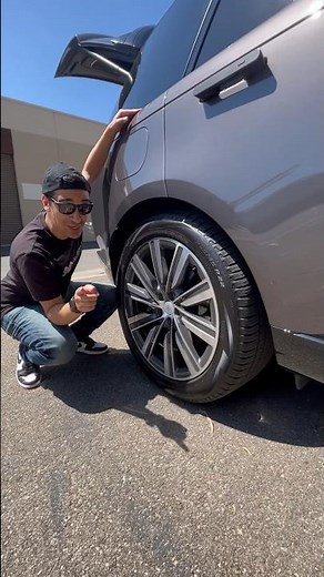 This is how you take out the Spare Tire on a Range Rover 🤯