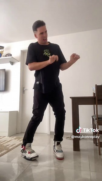 Maykon Replay: Hilarious Dance Imitations and Skits
