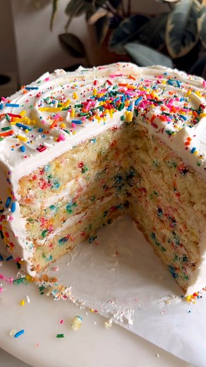 Jenna Barnard on Instagram: "This funfetti cake is incredibly moist, packed with rainbow sprinkles, and it's one of my top-rated recipes! Whether you're baking it for a birthday celebration or just want to brighten a weekday, this funfetti cake is sure to bring you so much joy 🌈 Full recipe is up on my website!"
