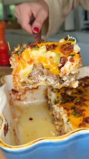 Meatloaf lasagna https://melissajorealrecipes.com/meatloaf-lasagna/ #meatloaf #shepardspie | Melissajorealrecipes