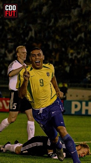 ⚽🧠🤯 Ronaldo had a game understanding way ahead of his time #football #shorts