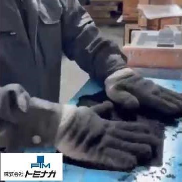 （株）トミナガ 砂を込める 中子造型作業 鋳造工場