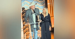 Alan Jackson Gratefully Accepts The ACM Poet's Award At ACM Honors