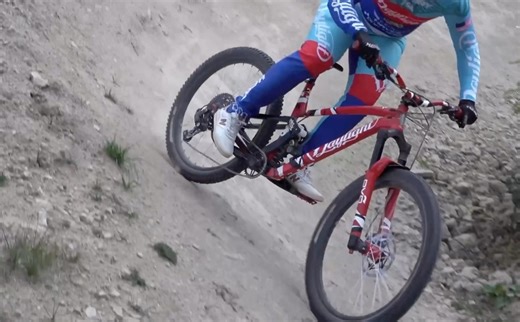 Last weekend of bike park season here @skicrestedbutte, with Daylight factory rider @brendan.615 feeling the Reward! #seeingdaylight #daylightmtb #daylightenduro #endurobike #dvosuspension #onyxhubs #herobikeparts #boxcomponents #tokenproducts #dmrbikes | Daylight Cycle Co.