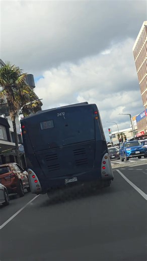 What do you think speed bumps do to Fire trucks? #WellingtonLiveTraffic | Wellington - LIVE