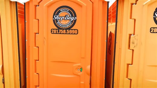 Meet Russell Shepard. Former NFL wide receiver who's now running a porta-potty business.Year 2 he made $1M? (more than ever in the NFL)It started when he played for the Giants. He noticed the city filled with trash at night. By morning? All gone. He knew someone was making bank on all that waste.So with his NFL earnings, Russell bought:- A vacuum truck with a 2,000-gallon tank- 125 portable toilets- 50 hand wash stations- 20 holding tanks- Some nearby landHis first few months of recurring revenu