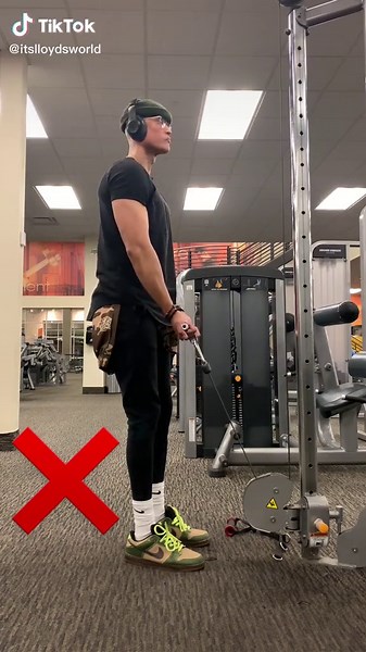 How to Properly Perform Straight Bar Cable Bicep Curls for Maximum Results