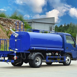 [Hot Item] HOWO 5000 Liters Small Water Tank Truck with Sprinkler for Sale