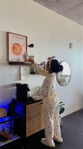 Mel Cruz on Instagram: "First #whatieatinaday of 2025🍓🥑🥗🍜 for my rest days I have alot more time to cook & get creative especially on weekends, I like to make more interesting meals since I have more time throughout my day💪🏽 my body is already feeling the leveled up intensity of this 90 day training program the first month especially starting off this week on my period. But to be real with yall, my nutrition is the real work. I have mostly everything I used in this video tagged ❤️"