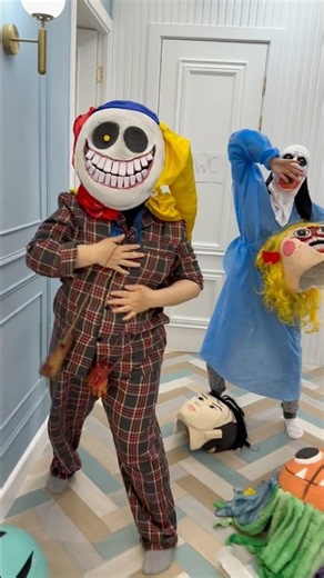 It’s me Mario| HALLOWEEN TRANSITION @kris8an #mario #horror #cosplay #halloween