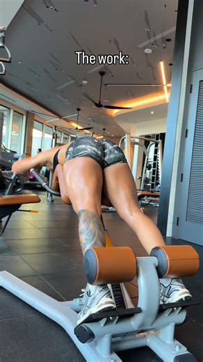 Hails🌷Online Fitness Coach on Instagram: "“Optionally chopped” fitnes version 💅🏽 I have many whys outside of appearance, but the put that fit on and feel confident it’s definitely top 3💅🏽🫶🏽 1:1 online fitness coaching available w meals, zoom meets & tailored programs linked in bio 🤍"