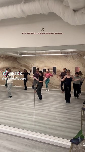 Jazzy Vibes in Open Level Dance Class