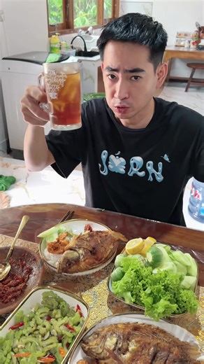 Menu apa aja yg penting ada sambeL 🤤🤤