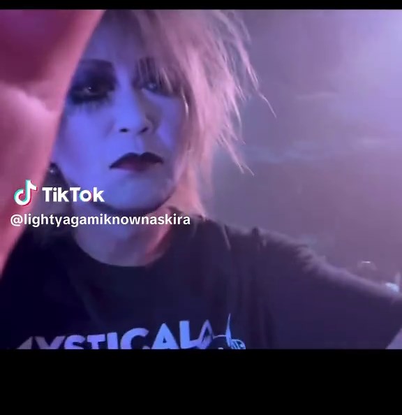 Közi: Malice Mizer Guitarist & Visual Kei Icon
