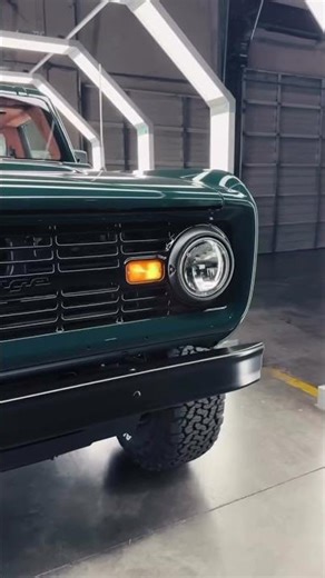 💚 Vintage Modern British Racing Green Classic with Modern Luxury 💯👏🏼