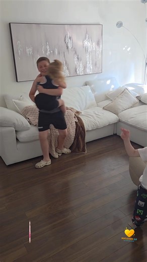 Un instant magique capturé entre frères et sœur 💛 Felysia-Nucléaire, Loukas et Tyson partagent un moment de danse et de rires contagieux ✨ C’est ça, la beauté de la vie de famille 💛 A magical family moment 💛 Felysia-Nucléaire, Loukas, and Tyson dancing, laughing, and sharing pure happiness ✨ This is what family love truly looks like 💛 #Nucleaire2_0 #FamilyJoy #LoveAndLight #HeartConnection #LaCleDuCoeur | Felysia-Nucleaire la clé du cœur