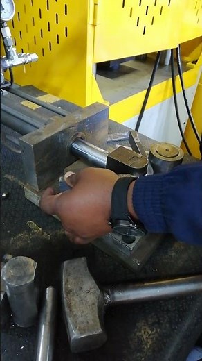 SIDE BEND TEST ON HYDRAULIC PRESSING MACHINE