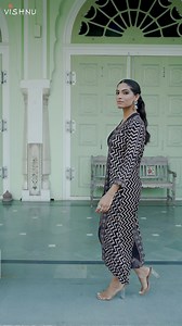 Step into elegance with The Vishnu’s Muslin Dart Dress, featuring intricate Ajrakh placement print & a flattering silhouette. ✨ ✔ Soft & breathable muslin fabric ✔ Authentic Ajrakh craftsmanship 👗 Sizes: XS–3XL | Vishnu