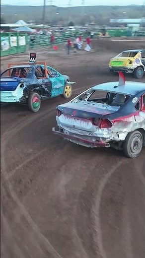 3-way battle for first #racecar #figure8 #racing #figure8racing #sendit