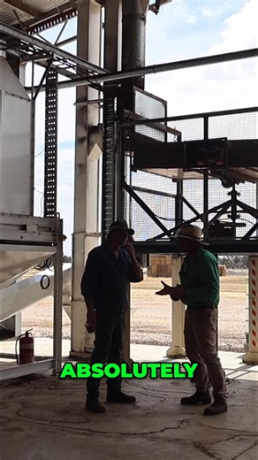 We visited a Riverina crew turning chook manure into planter-friendly pellets—consistent flow, biological punch, and serious savings. One farmer even swapped pellets in for DAP at the same rate and reports a bigger crop this season. See the open-air compost “factory,” the purpose-built pellet plant, and how they keep temps at 50–60°C, manage moisture, and screen for perfect granules. 👉 Watch the full story: https://youtu.be/xtOnGK-pegM #RegenerativeAgriculture #SoilHealth #Fertiliser #Australia
