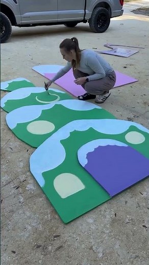 These whoville houses are so fun & simple to make but I draw the line at getting on the roof 🫣