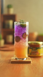Blue Pea Calamansi Ginger Refresher ⬇️ Blue Pea Calamansi Ginger Refresher doesn’t make you feel blue. It brings you comfort and a hint of wonder every time you brew. Try this recipe featuring Philippine Brand Calamansi Ginger Concentrate to #SulitlySatisfy you. Ingredients: 2 tsp Philippine Brand Calamansi Ginger Concentrate 50 mL Hot Water Ice 30 mL Brewed Blue Pea Tea Garnish: Calamansi Rosemary Sprig @profoodintlcorp #bluepea #butterflypea #calamansi #ginger #refresher #drink #calamansiginge