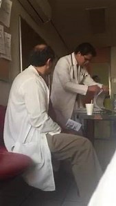 1.5M views · 9.3K reactions | #Viral: DOCTOR DEL IMSS HUMILLA A PASANTE Usuarios de redes sociales exhibieron a través de un video a un neurocirujano del Hospital de Especialidades del Centro Médico de Instituto Mexicano del Seguro Social en Guadalajara, Jalisco, quien fue grabado justo en el momento en el que insulta y humilla a un joven pasante. | Campeche en Línea | Facebook