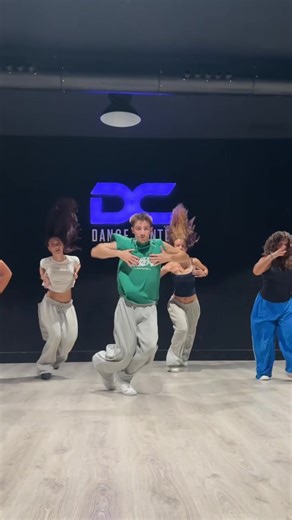 VOLVER A VERTE completo (¿queréis tutorial de esto? #volveraverte #ñengoflow #dance #valencia #tutorial