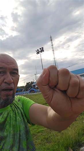 6K views · 184 reactions | Exercise kuat bahu dan sembuh penyaket senuk belakang sakit tekak alhamdulillah ##malaysia #carahidup #traditional #คนขุดดิน | Supee Diy | Facebook