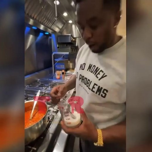 #TSRGreatDebatez: Let’s settle this once and for all! Sugar in spaghetti sauce? Yes or no?! #Diddy #Fyp #blacktiktok #viral #Theshaderoom #foryoupage