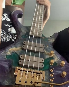 PJ test drives his new Roya bass | Jens Ritter Instruments