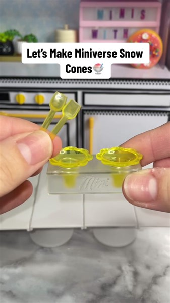 ARE YOU KIDDING!!!!😱 These are THE CUTEST THINGS EVER!!!! They look so realistic I want to take a bite😂 #miniatures #miniverse #makeitmini #miniversemakeitminifood #tinythings #minis #resin #notedible #crafting #dinerseries #cafeseries #minifood #makeitminifood #lifestyleminiverse #homeseries #series3
