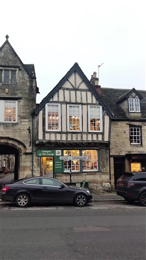 📄 Disclaimer & Lokasi Disclaimer: Video/imej ini dirakam ketika musim sejuk/winter di Burford,Cotswolds. Semua pandangan dan persepsi adalah bersifat informatif dan tiada kaitan dengan individu atau premis tertentu Lokasi: Pekan Burford, Cotswolds, Oxfordshire, England Postcode: OX18 4RY