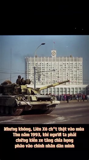 sự kết thúc thực sự của Liên Xô vào mùa Thu năm 1993 khi người ta phải chứng kiến cảnh họng pháo xe tăng chĩa thẳng vào nhân dân mình. #ilovevietnam032 #ussr #cccp
