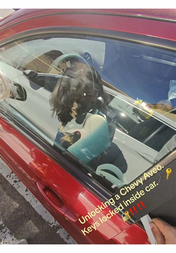 Unlocking a Chevy Aveo w/out keys 🔑 🔐(LOCKOUT)‼️‼️‼️. #RSA #rescue #FYP #chevy #locksmith 💪🙏